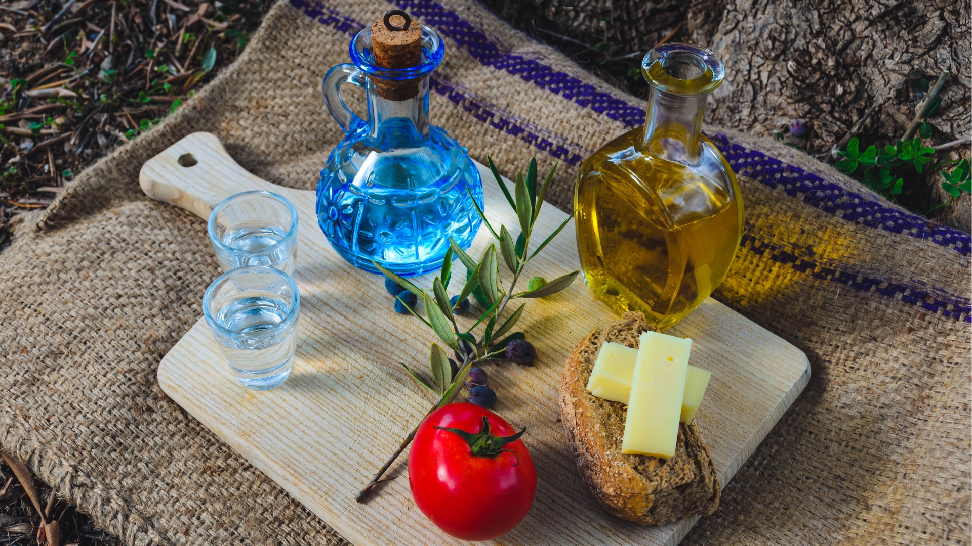 Cretan delicacies and raki